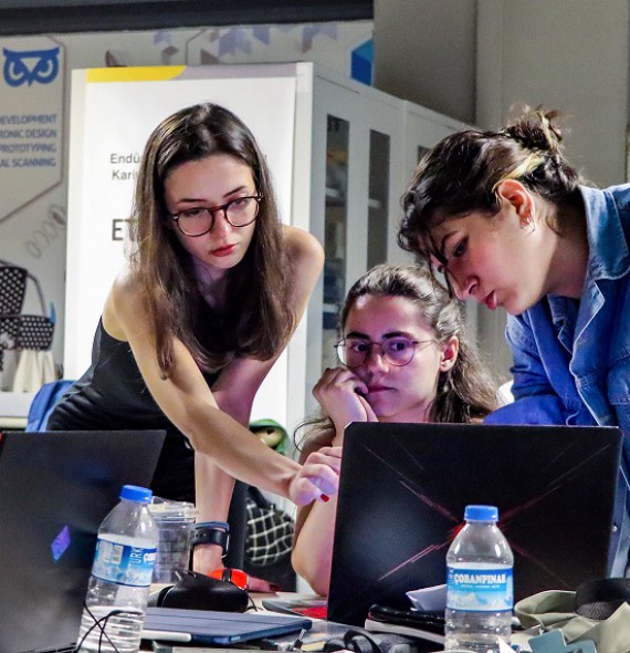 a0e9a575-5142-4638-ab75-4944f39ae63a a0e9a575-5142-4638-ab75-4944f39ae63a